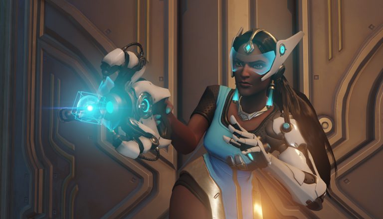 Symmetra es una de las mejores arquitectas de luz dura, lo que le permite modificar a su antojo estas estructuras.