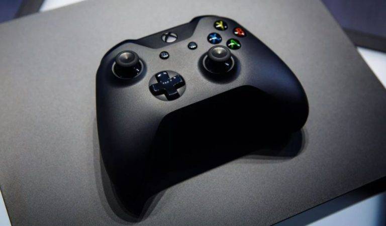 Celebra el lanzamiento de Xbox One X en uno de los numerosos eventos a nivel mundial.