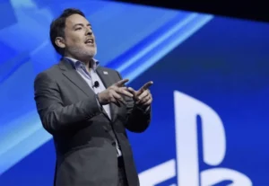 Shawn Layden critica la estrategia de Xbox