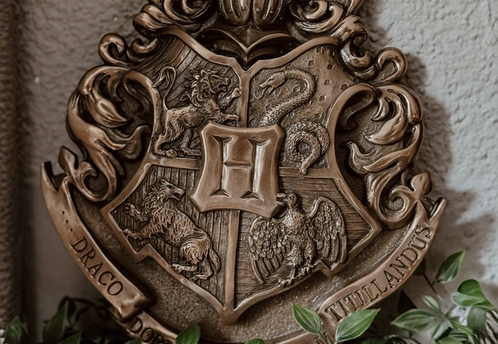 HBO cambia los escudos de Hogwarts